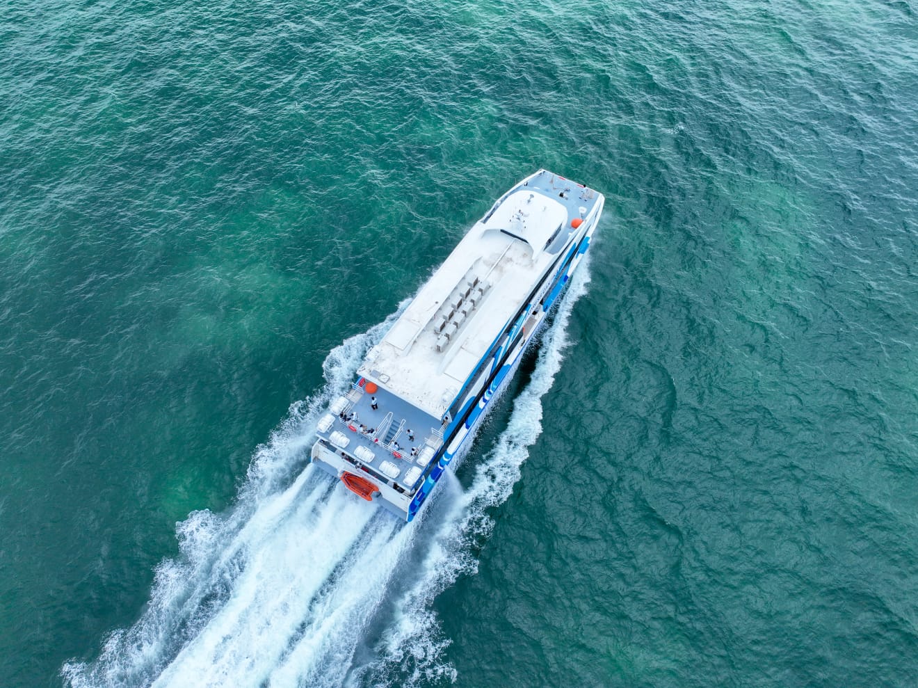 Express Cantika 07 at sea