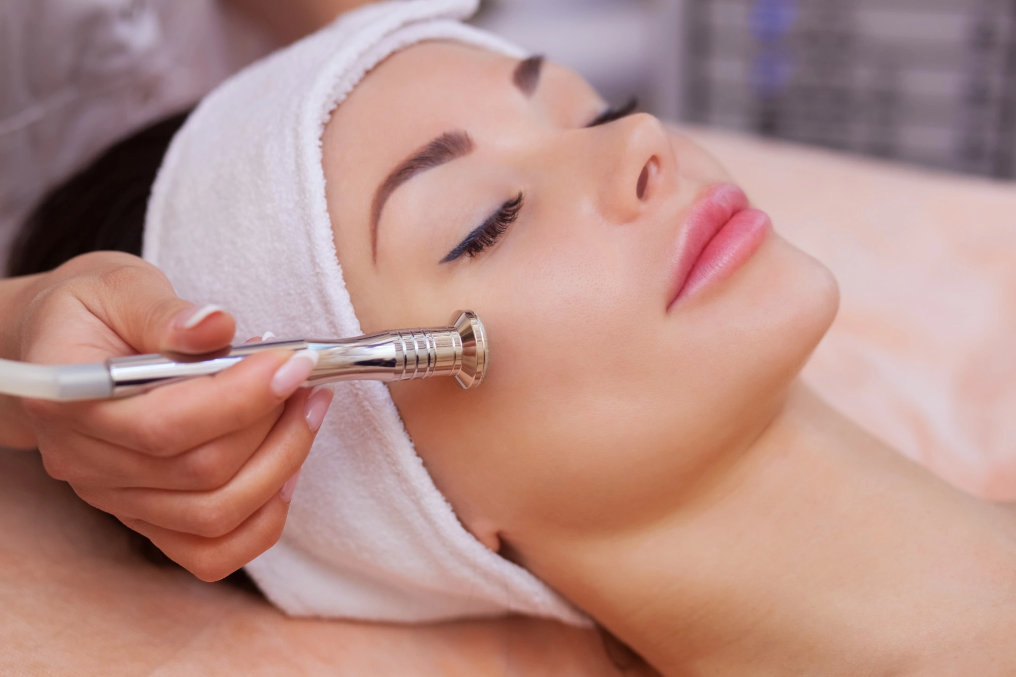 Client receiving a personalized facial mask treatment at Anahiz Aesthetics