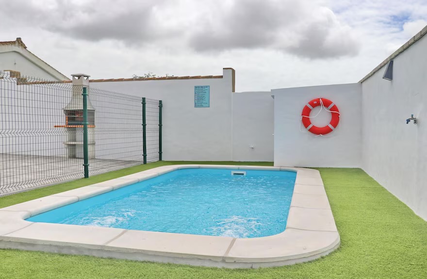 Casa El Rellano: piscina y jardín