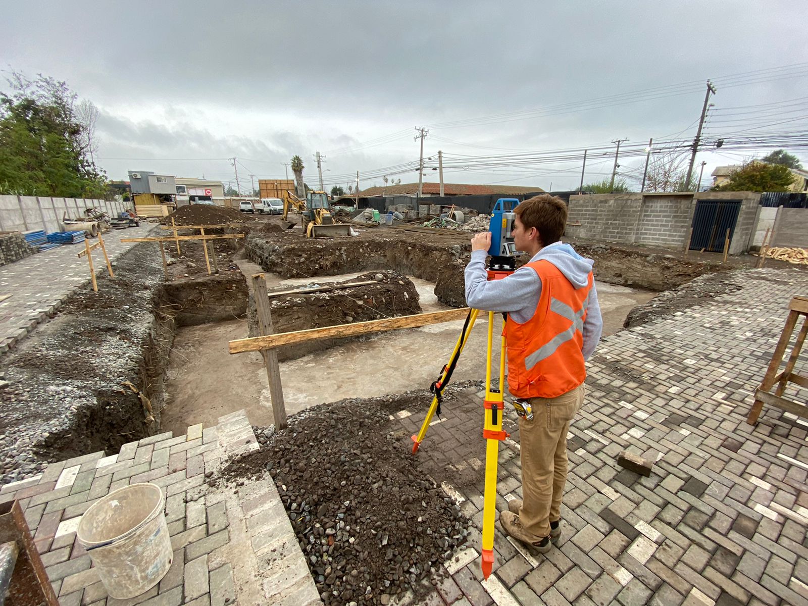 Trazado ejes edificio San Fernando VI Región constructora topografía