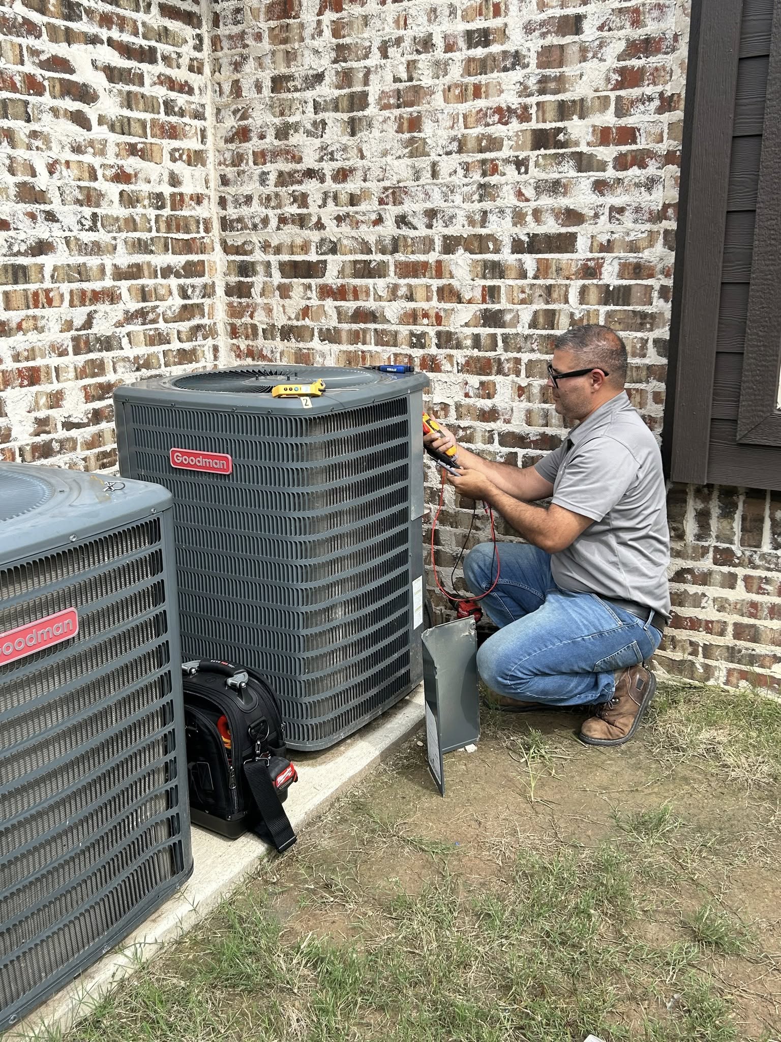 Technician diagnosing a condenser unit in Allen, TX